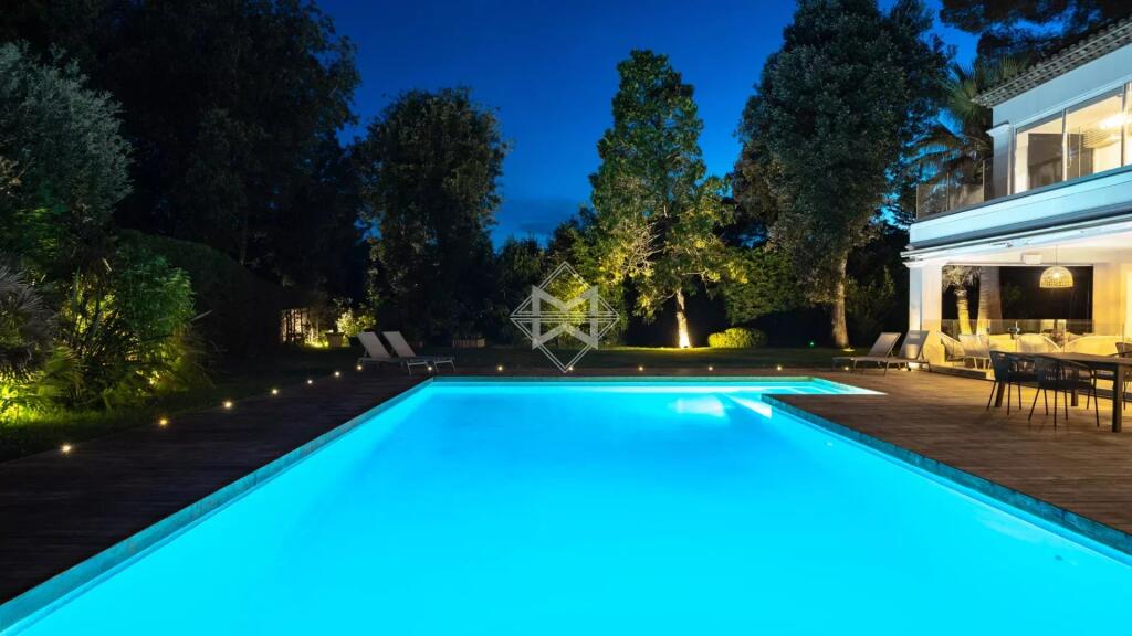 Main image of property: Provence-Alps-Cote d`Azur, Alpes-Maritimes, Valbonne
