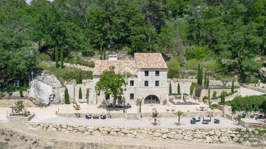 Main image of property: Provence-Alps-Cote d`Azur, Var, Tourrettes