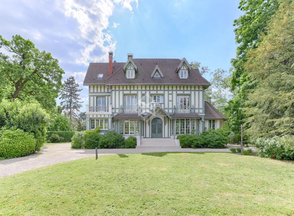 Main image of property: Paris-Isle of France, Yvelines, Le Vésinet