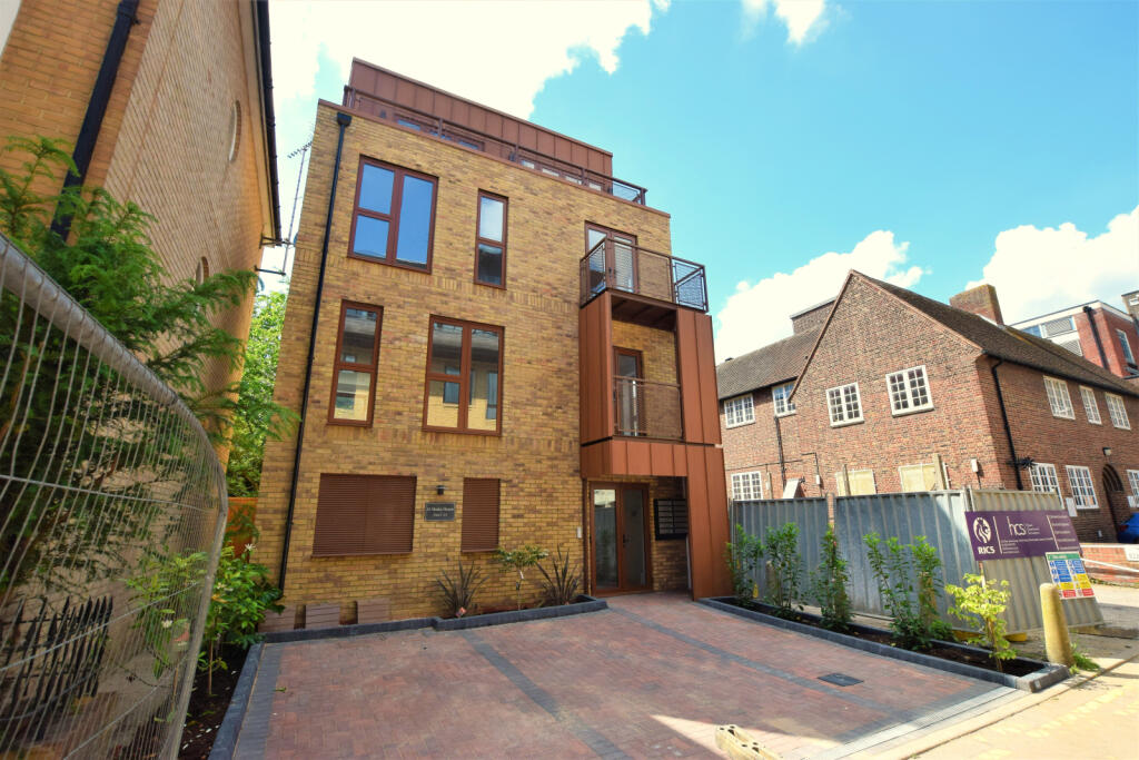 Main image of property: Cottage Place, Chelmsford, Essex, CM1 1NL