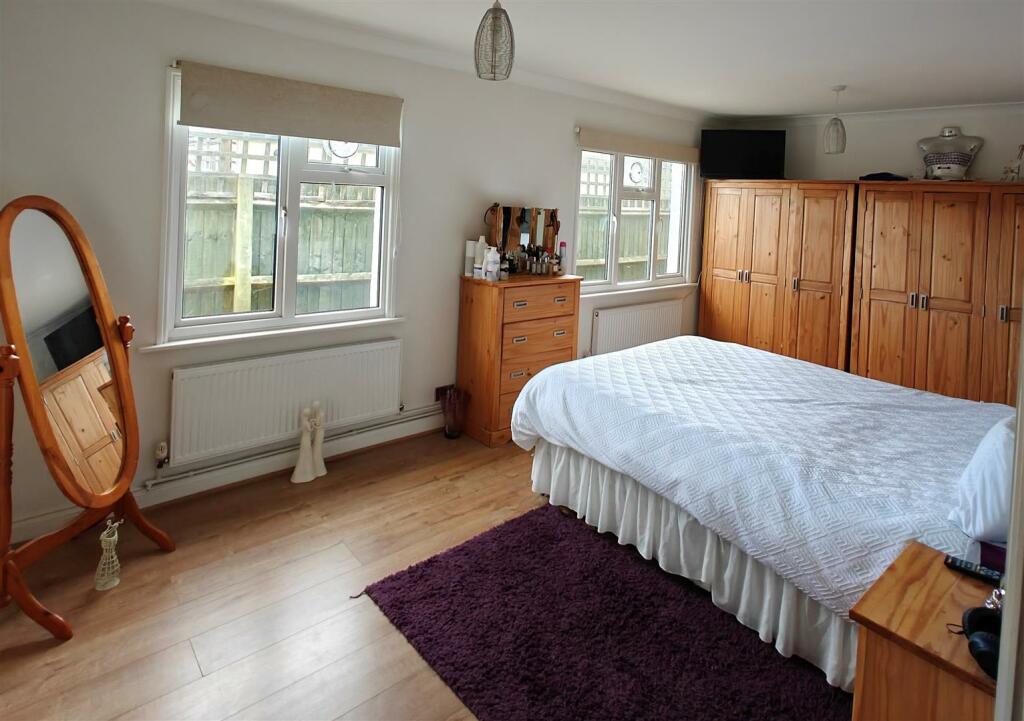 5 bedroom detached bungalow for rent in Goldington Road, Bedford, MK41