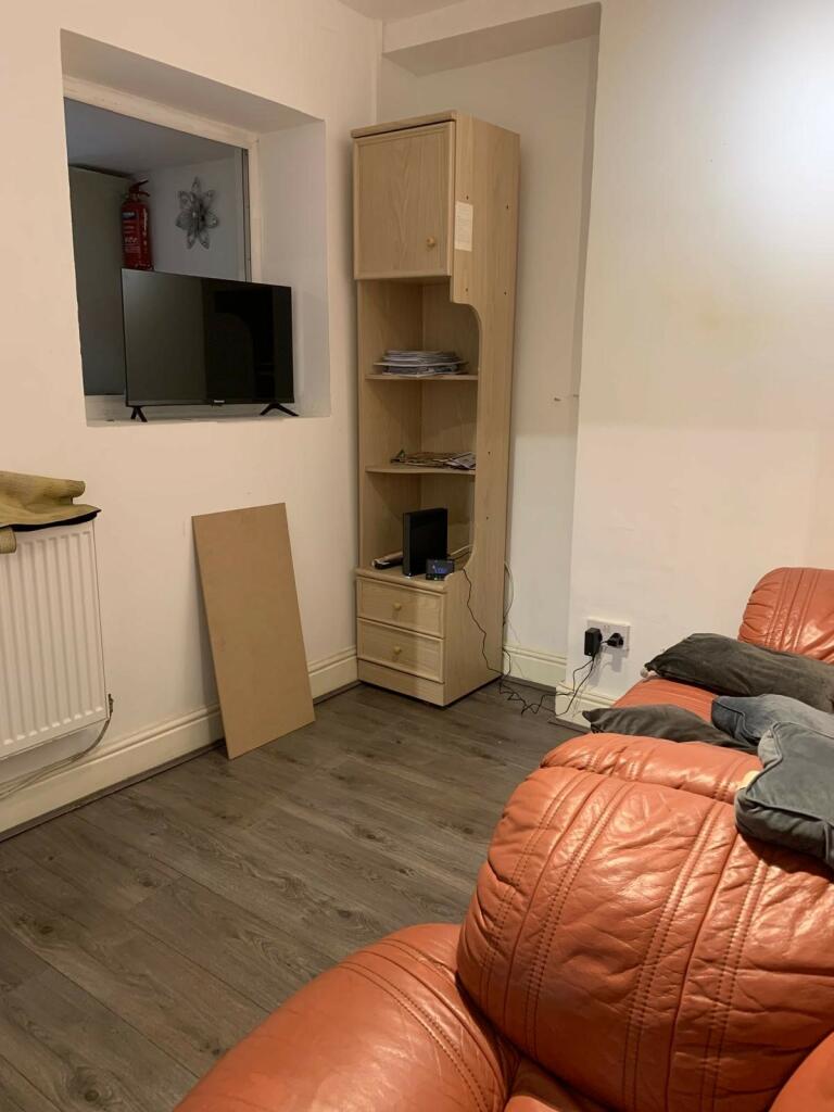 Additional property image - 42 King Street, Pontypridd, Rhondda Cynon Taff CF37 1RR