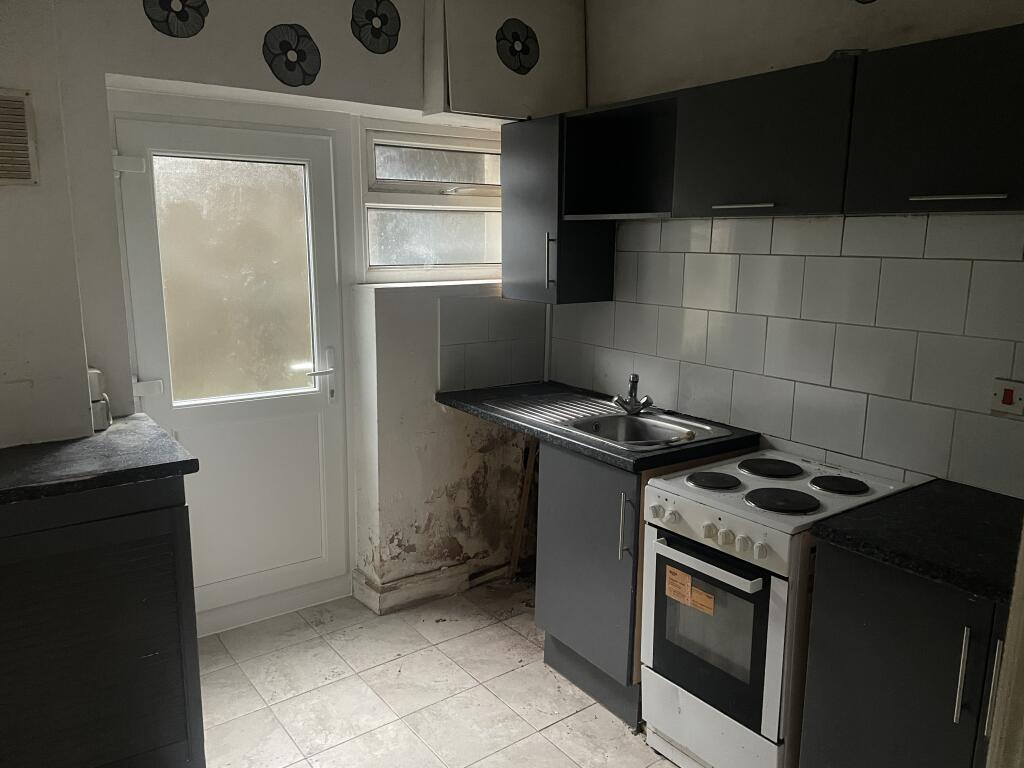 Additional property image - Flat 1, Gwalia Buildings, Commercial Street, Ogmore Vale, Bridgend, Bridgend CF32 7BL