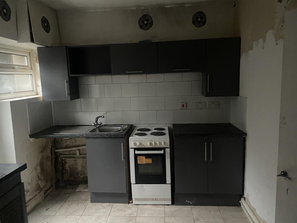 Additional property image - Flat 1, Gwalia Buildings, Commercial Street, Ogmore Vale, Bridgend, Bridgend CF32 7BL