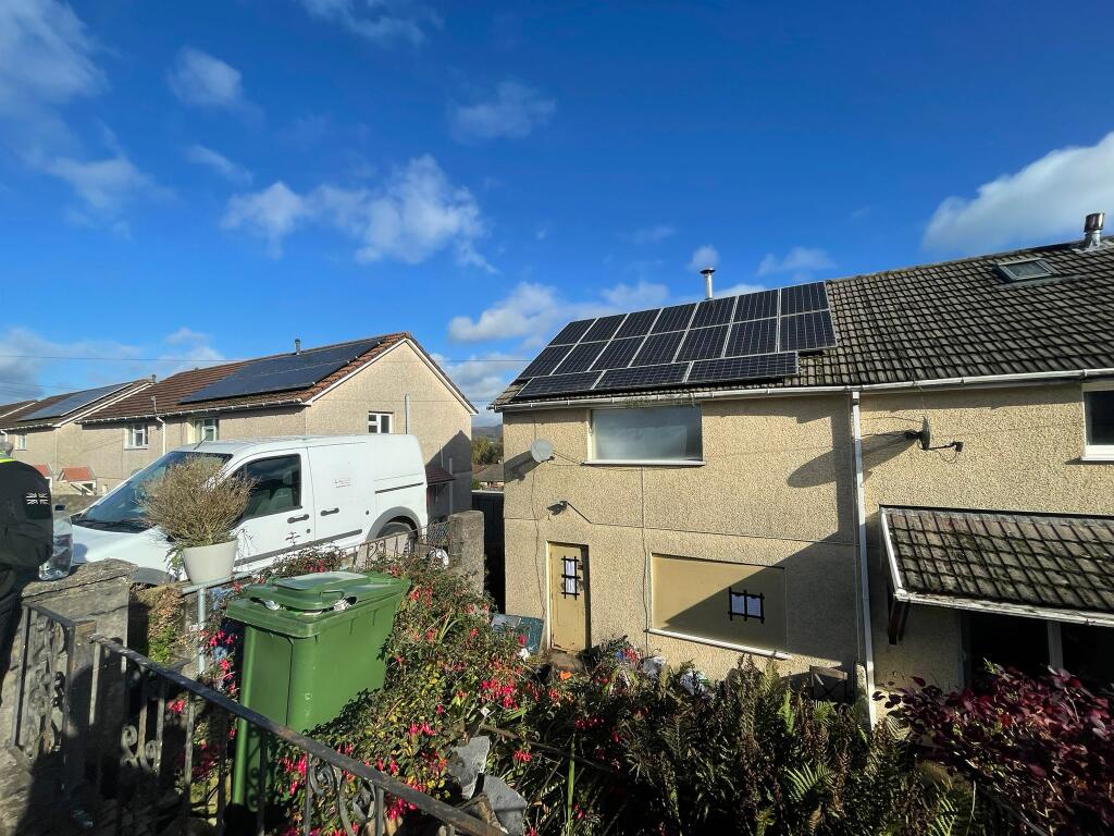 Main image of property: 172 Garth Avenue, Glyncoch, Pontypridd, Rhondda Cynon Taff CF37 3AD