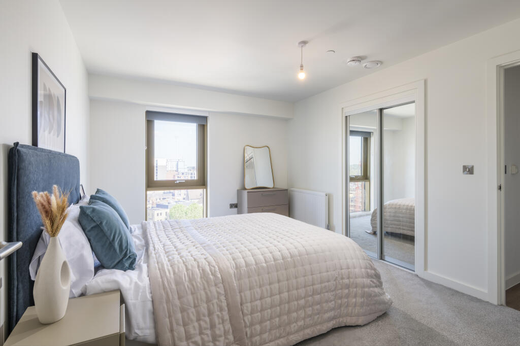 Main image of property: Emporium House West, Tilling Courtyard, Weldale Street, Reading, Berkshire, RG1 7NF