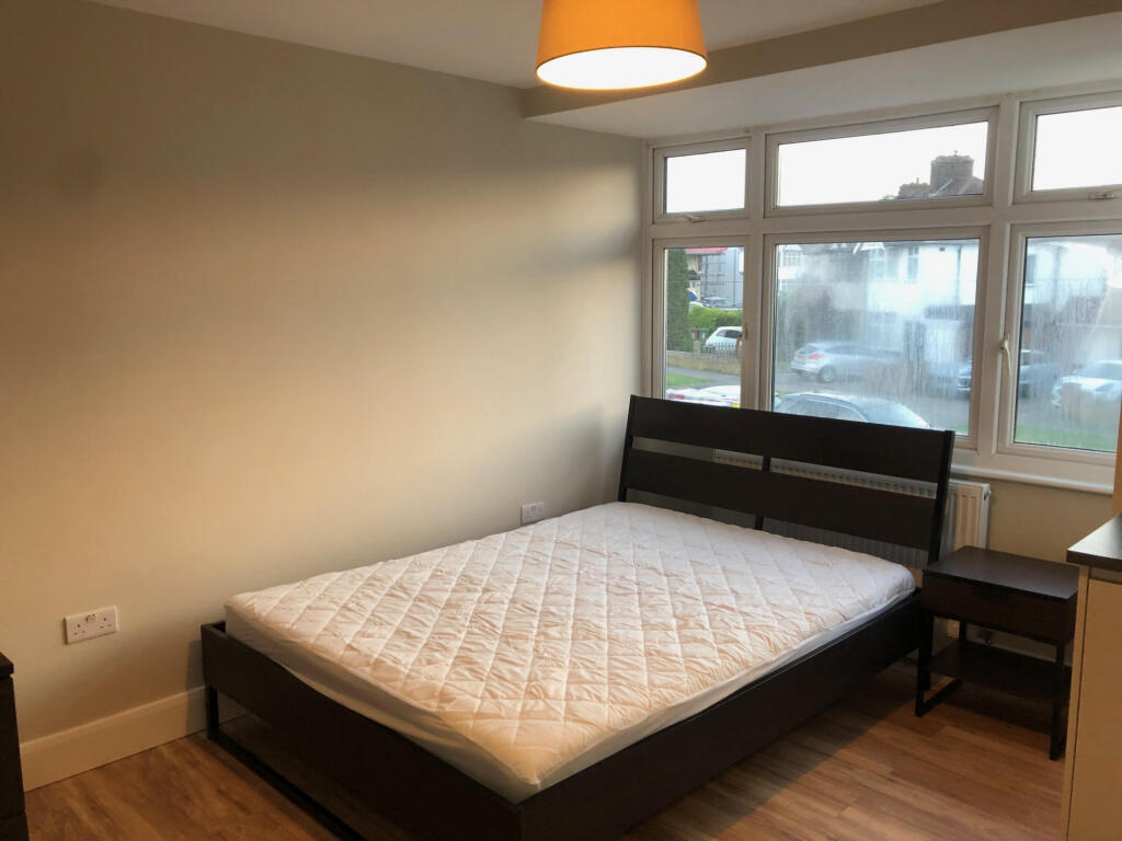 Main image of property: Auckland Road, Potters Bar, Hertfordshire, EN6