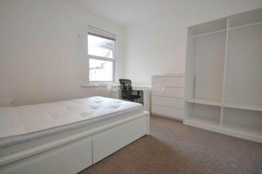 Main image of property: London Road, Reading, RG1 3NZ
