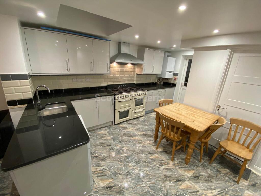 Main image of property: Donnington Gardens, Reading, RG1 5LY