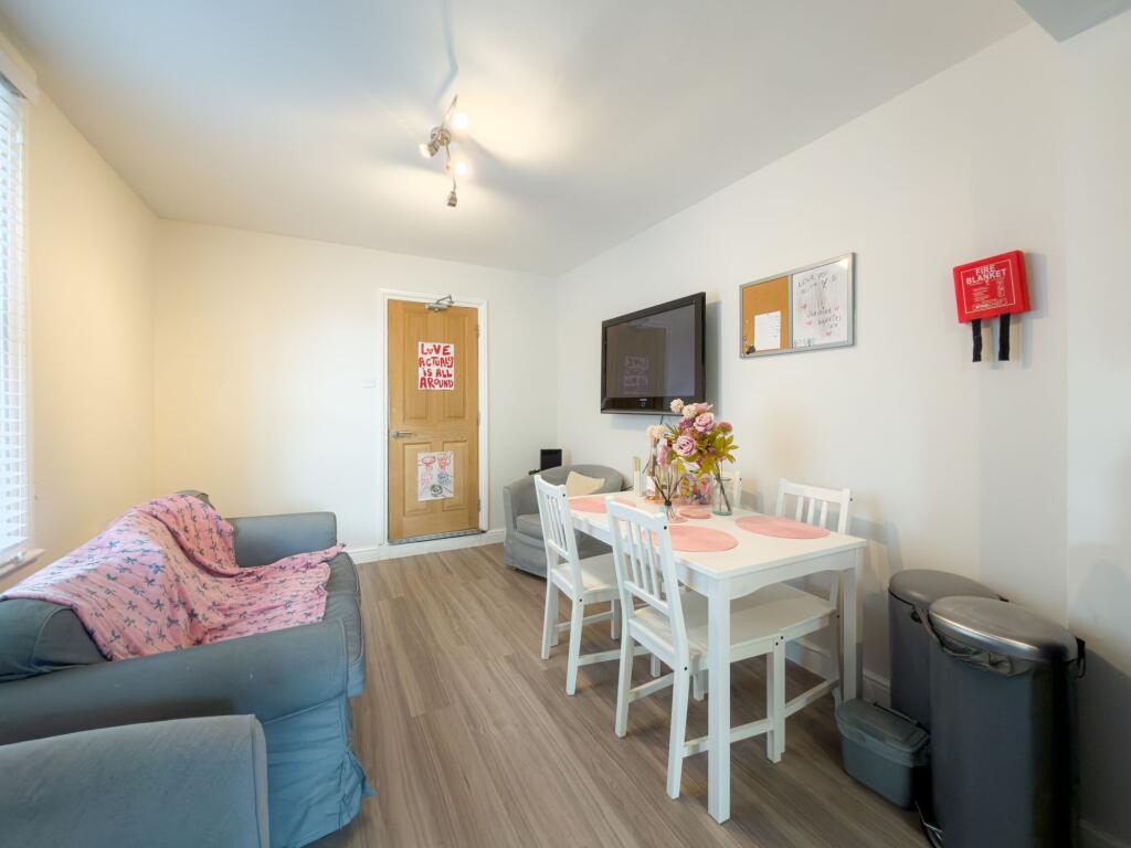 Main image of property: Junction Road, Reading, RG1