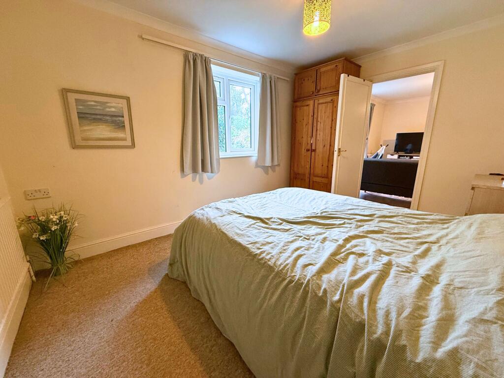 Main image of property: Christchurch Gardens, Reading, RG2