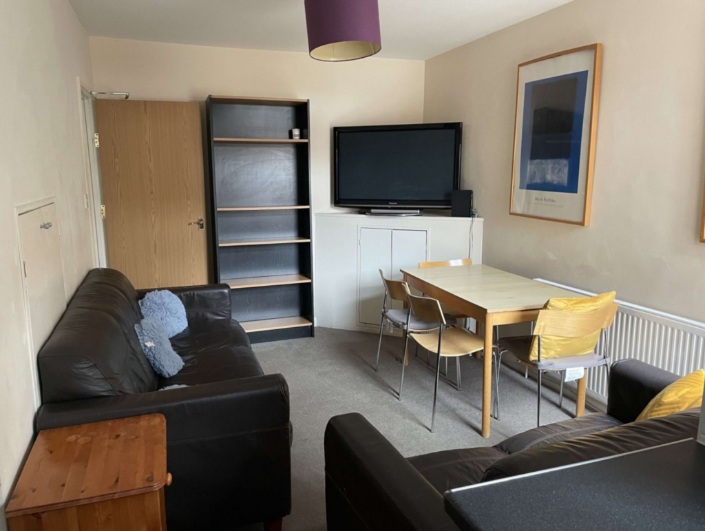 Main image of property: Pitcroft Avenue, Reading, RG6