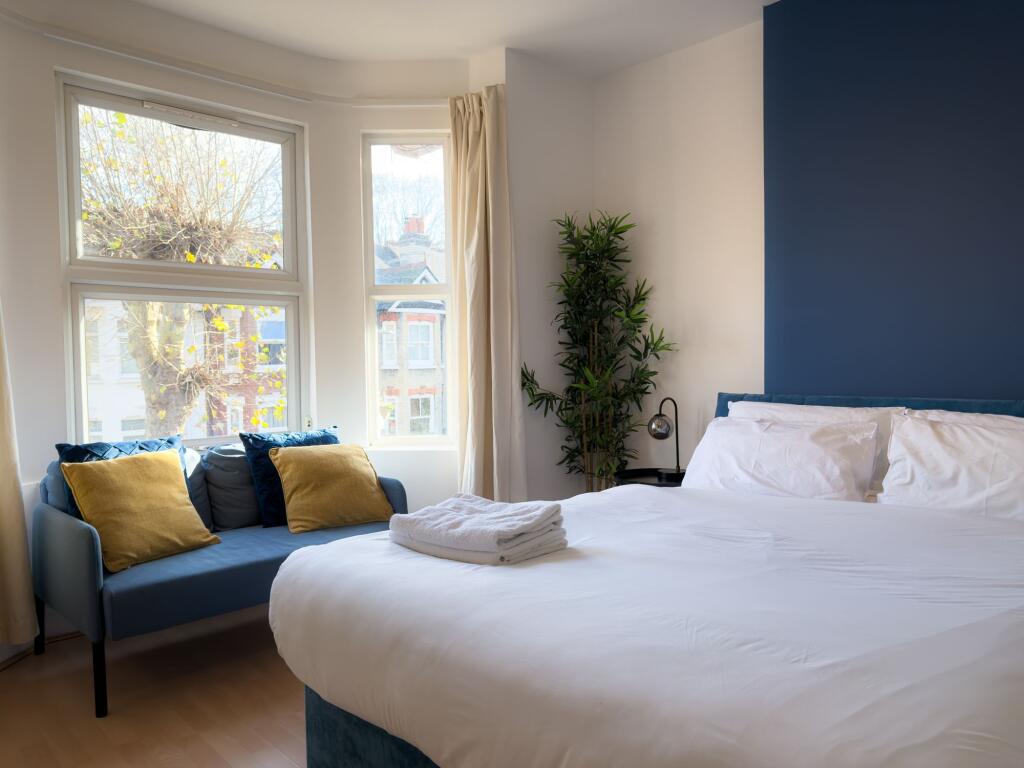 Main image of property: Room 4, Wantage Road, Reading, RG30