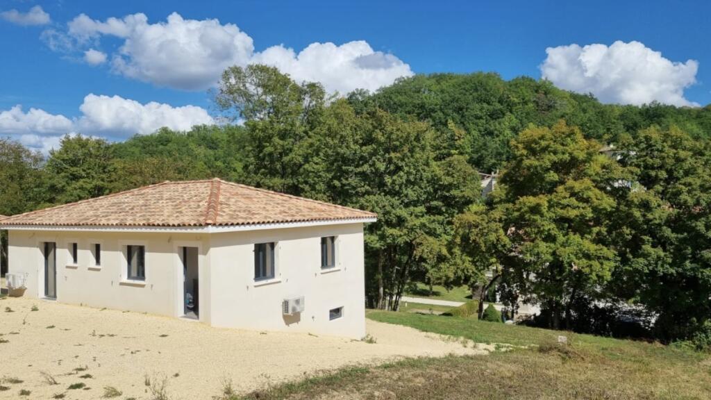 Main image of property: 82190 touffailles