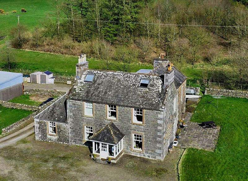 6 bedroom detached house
