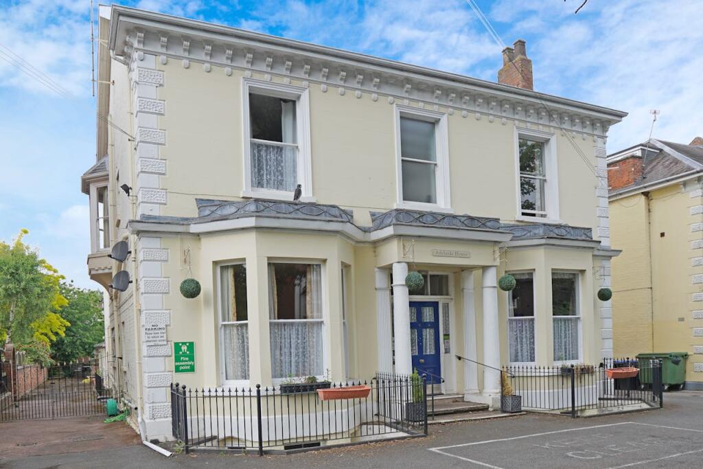 Main image of property: 6 Adelaide Road, Leamington Spa, Leamington Spa, CV31 3PW