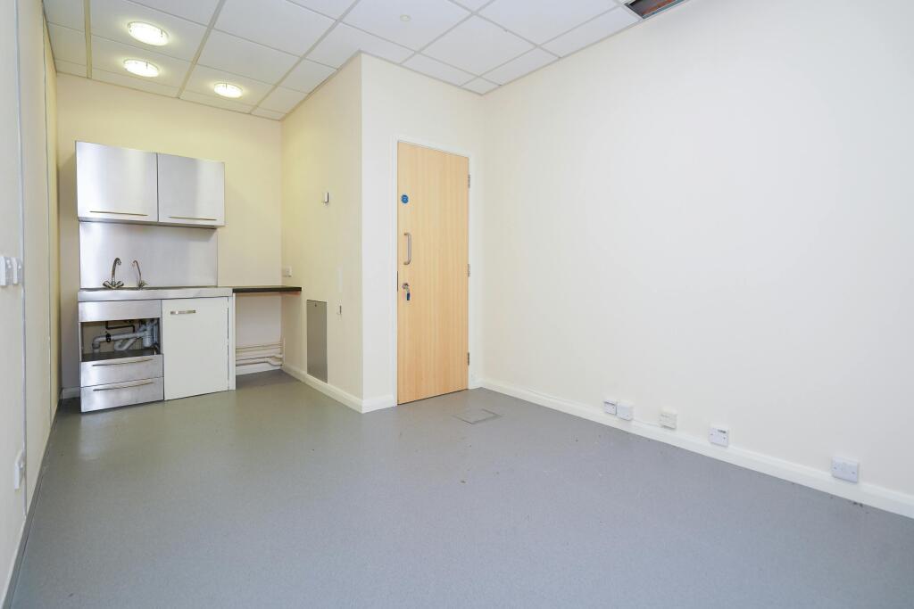 7 Olympus Court 7.jpg