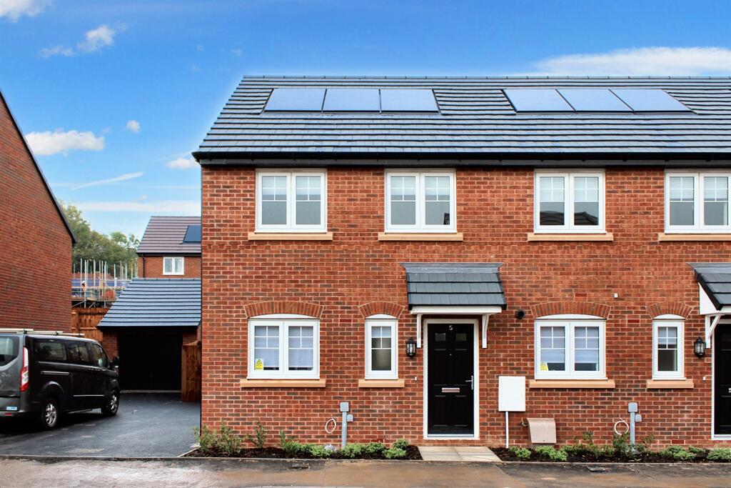 Main image of property: Cutler Avenue, Gedling, Nottingham, NG4 4QT