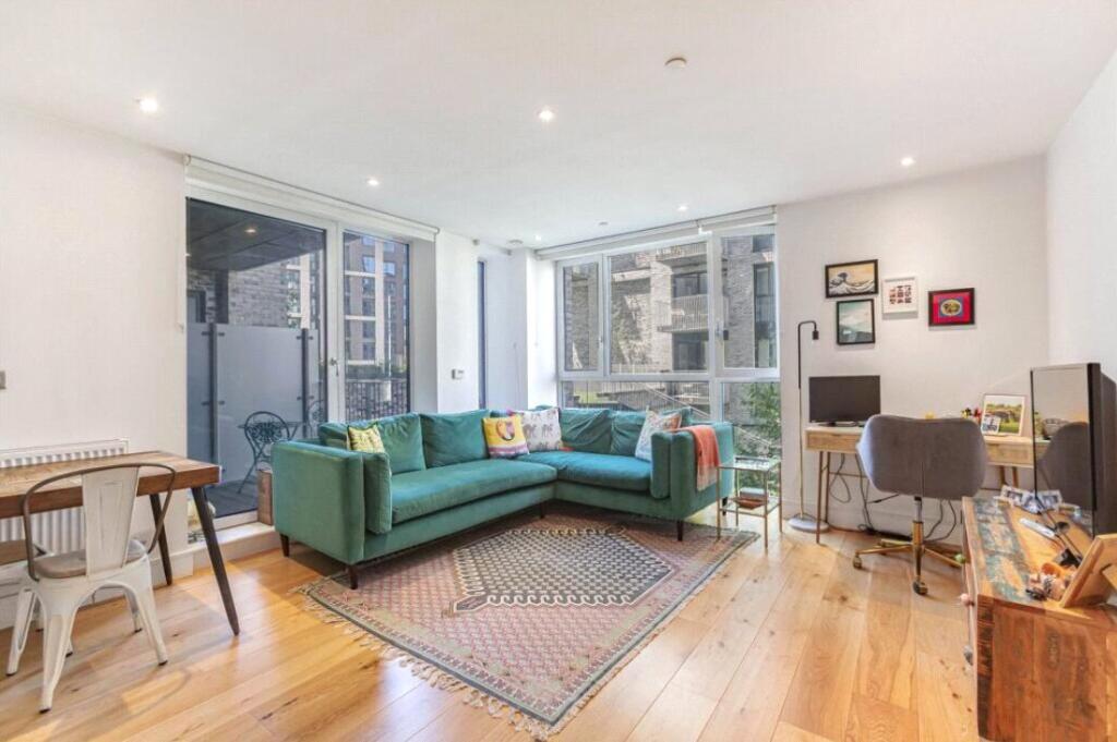 Main image of property: Caxton Street North, Canning Town, E16