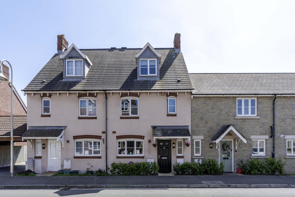 Main image of property: 7 Saxon Court, Weston-super-Mare, BS22 7RG
