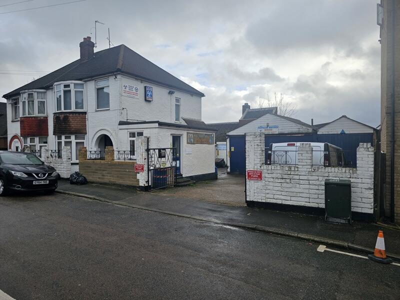 Main image of property: 32 Montfort Road, Strood, Rochester, Kent, ME2 3EU