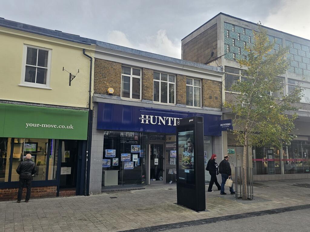 Main image of property: 6 Military Road, Chatham, Kent, ME4 4JA