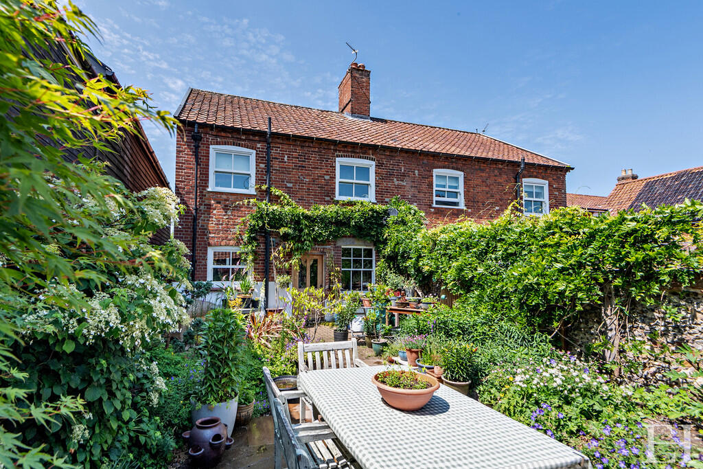 Main image of property: Hingham, Norwich