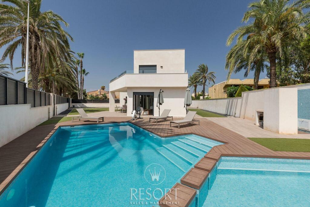 6 bedroom villa for sale in Murcia, La Manga del Mar Menor, Spain