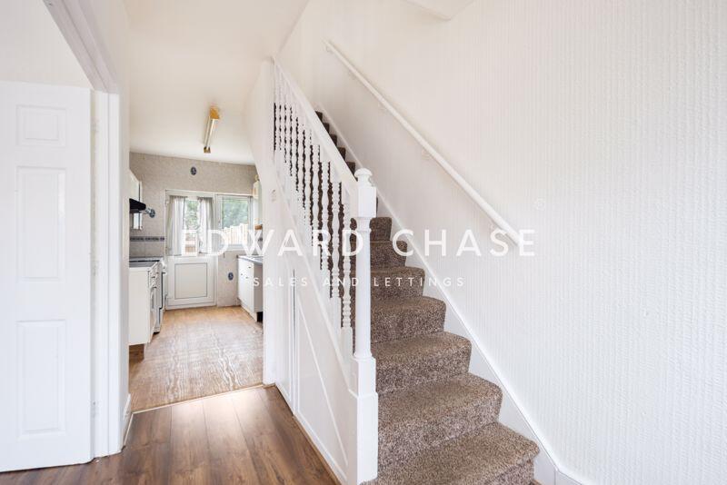 Main image of property: Meadway, Seven Kings, IG3