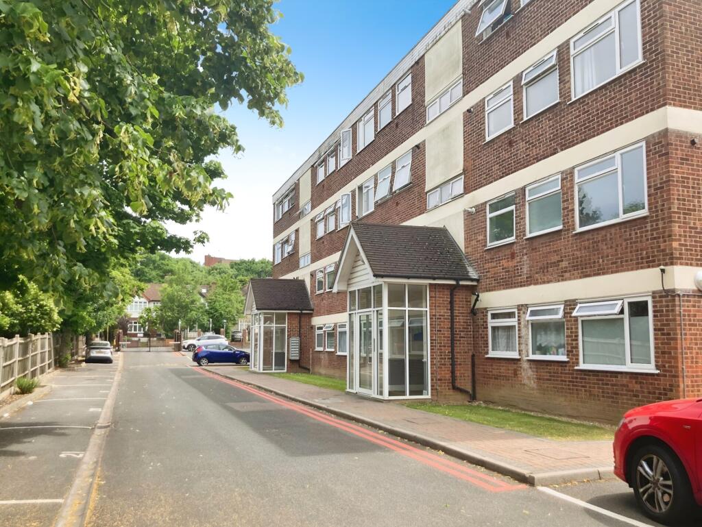 Main image of property: Spacious Ground Floor Apartment, SW16