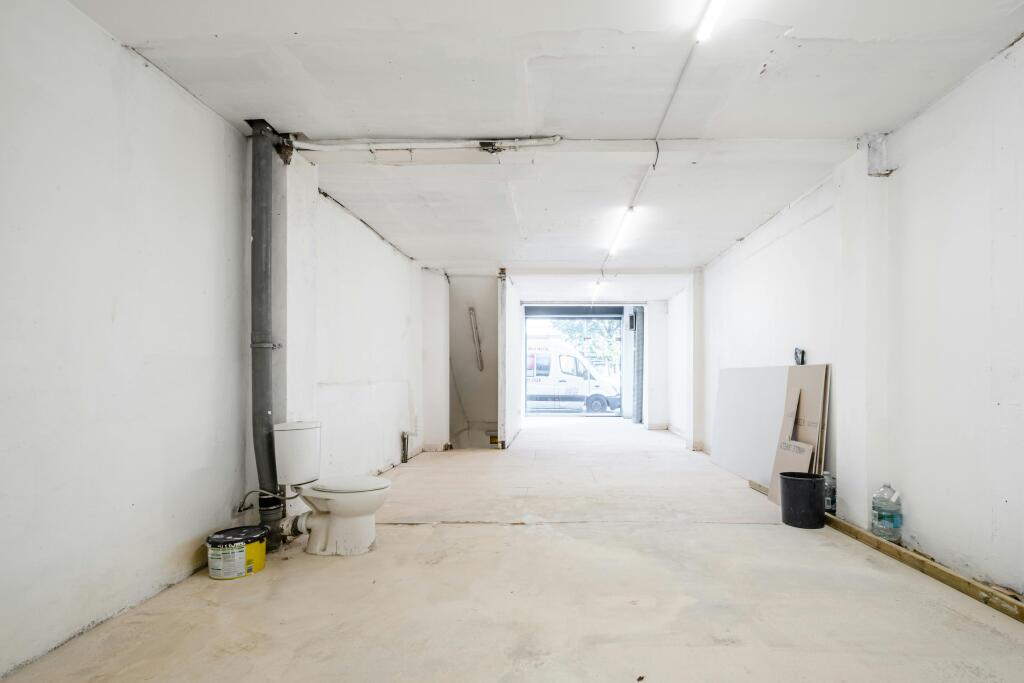 Cambridge Heath Rd 493  2.jpg