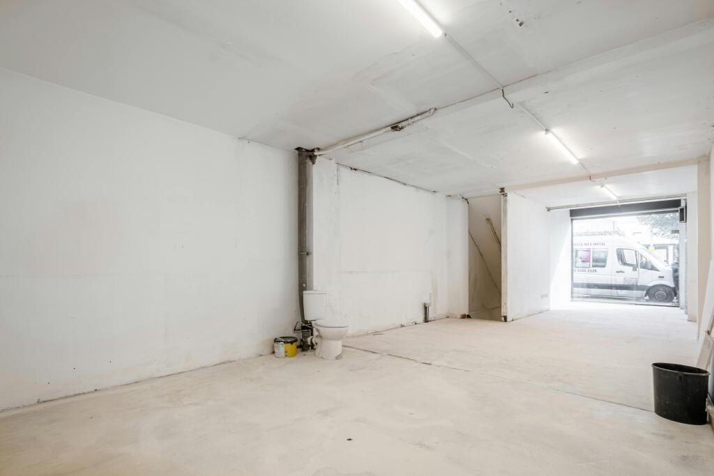 Cambridge Heath Rd 493  1.jpg