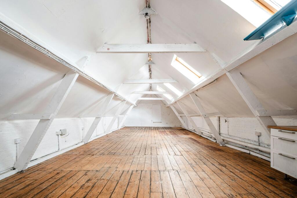 Mile End Rd 88 Unit 5  Low Res 3.jpg