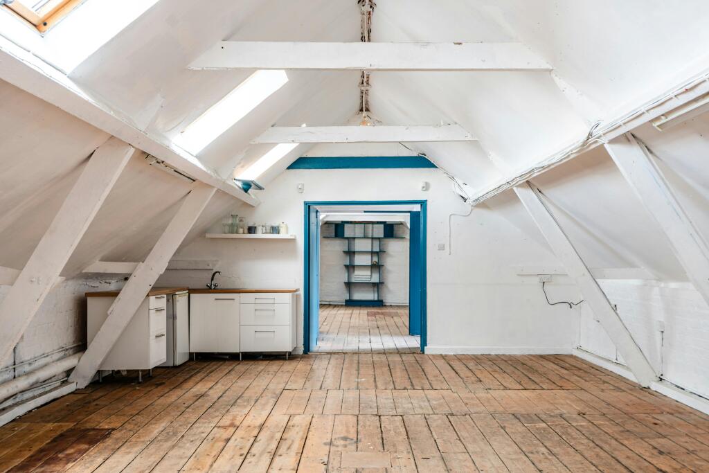 Mile End Rd 88 Unit 5  Low Res 8.jpg