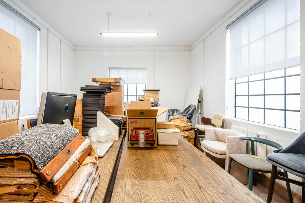 Brick Lane 160L - Low Res 2.jpg