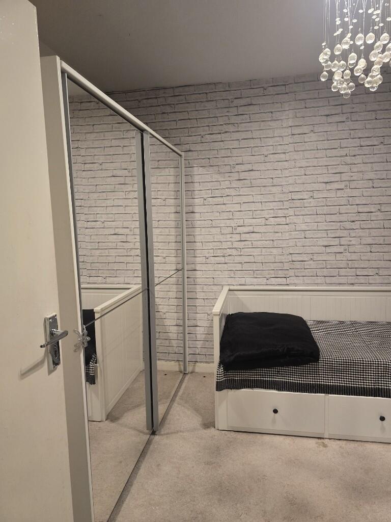 Additional property image - Gravel Hill, Croydon, London, CR0