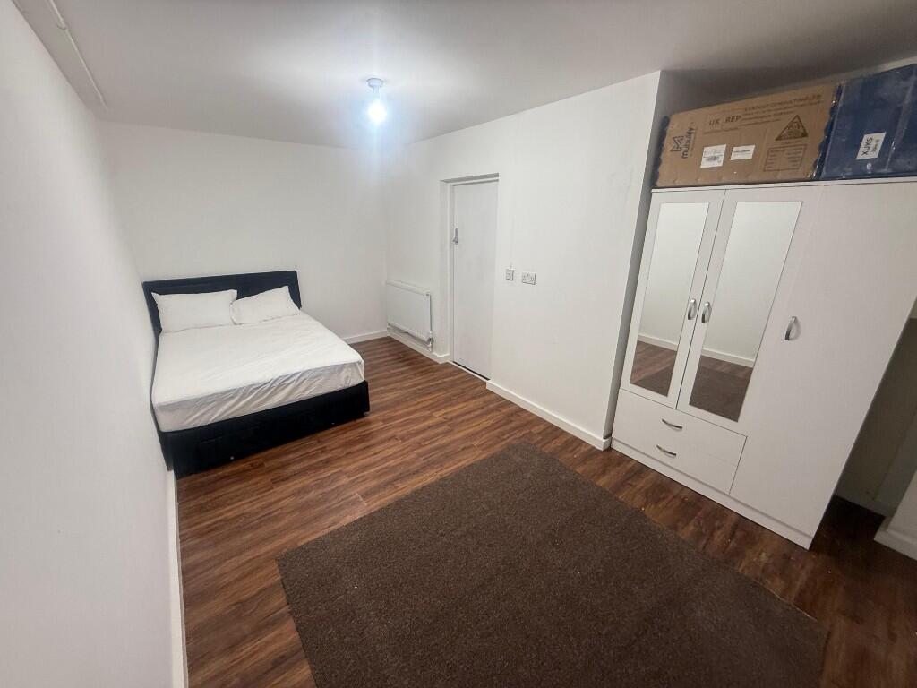 Main image of property: Ballinger Way, Hayes, Middlesex, UB5
