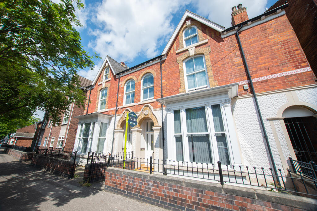 Main image of property: Room 6, 11-13 St Georges Road, HU3 6ED