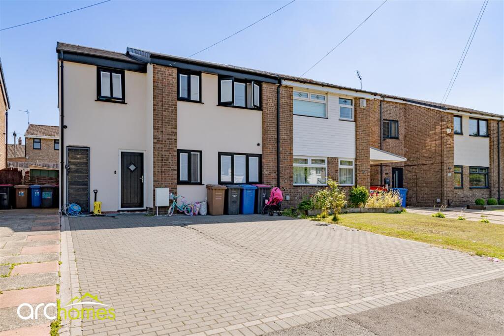 Main image of property: Mortlake Close, Worsley, Manchester