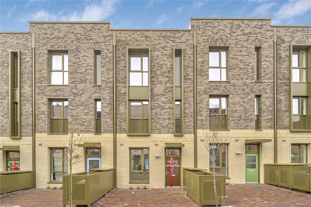 Main image of property: Baldwin Lane, London, SE3