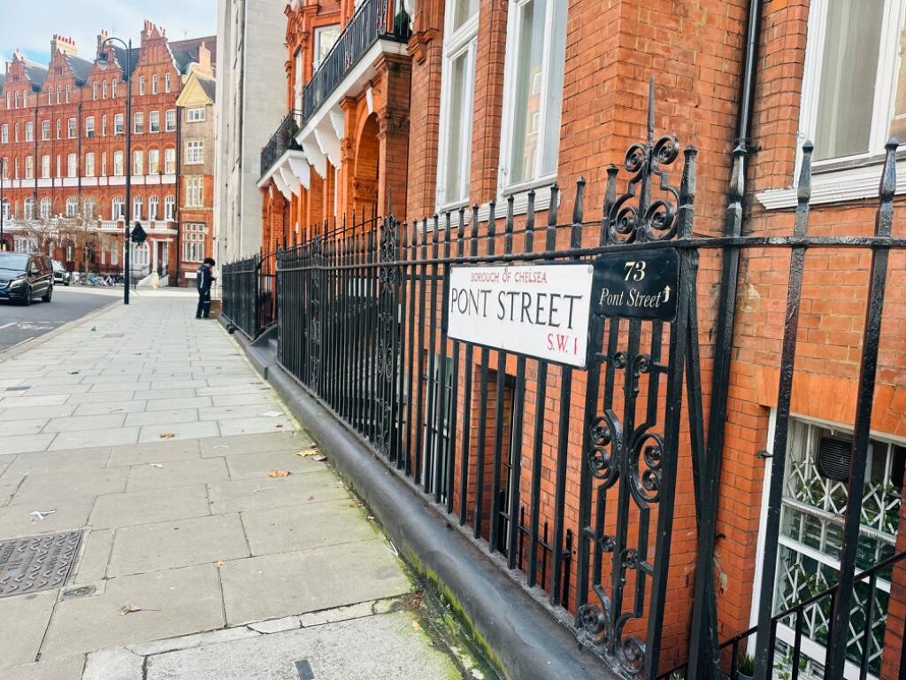 Main image of property: Pont St Knightbridge