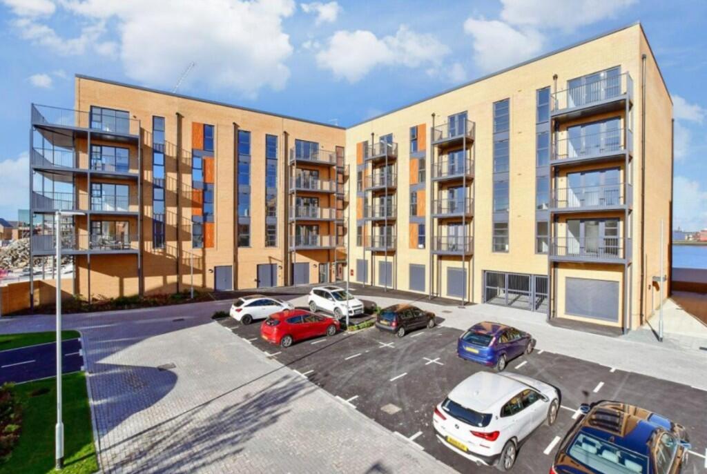 Main image of property: Henley Approach, Gravesend, Kent, DA11