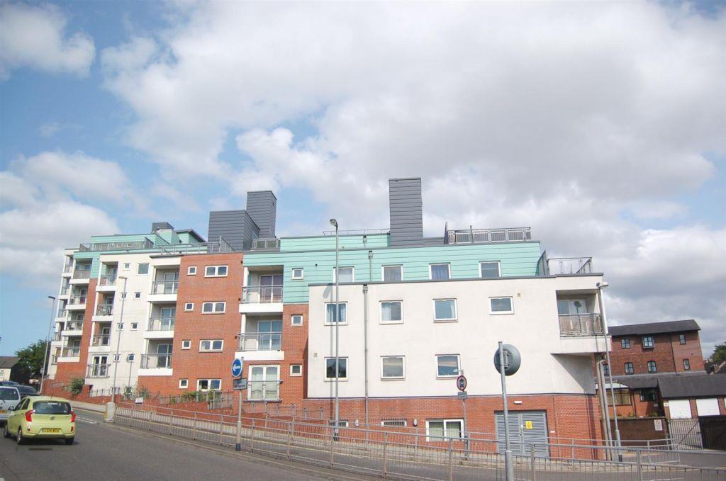 Main image of property: Flat 16, Windsor Court, London Road, Newcastle, Staffordshire ST5 1NY