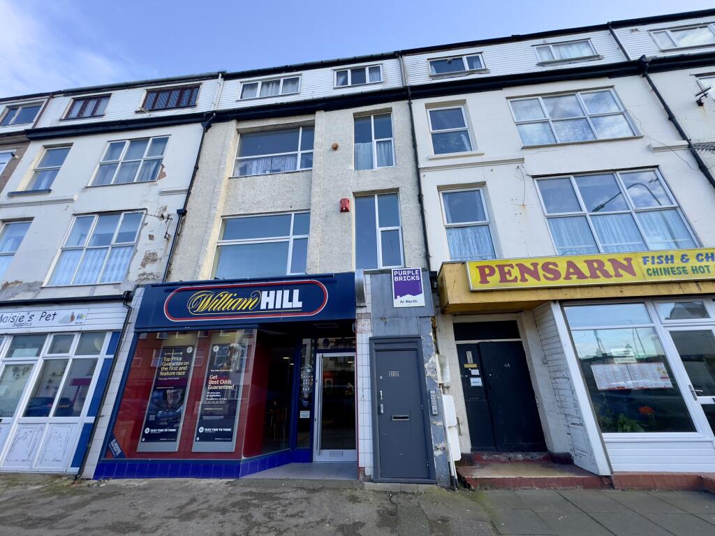 Main image of property: Flat 2, 46 Marine Road, Pensarn, Conwy LL22 7PR