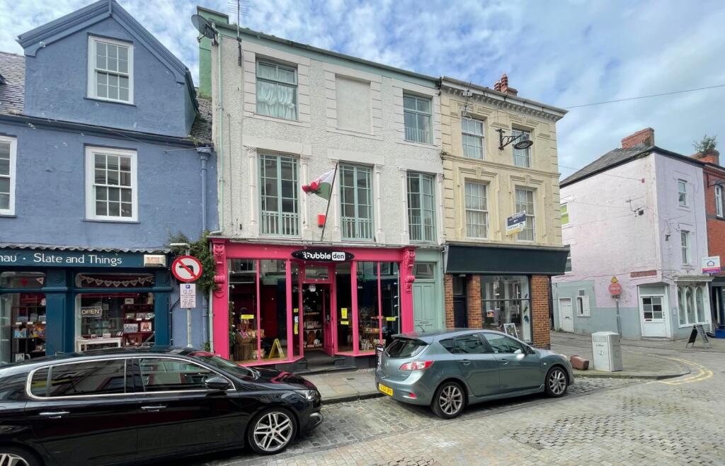 Main image of property: 36 High Street, Caernarfon, Gwynedd LL55 1RH