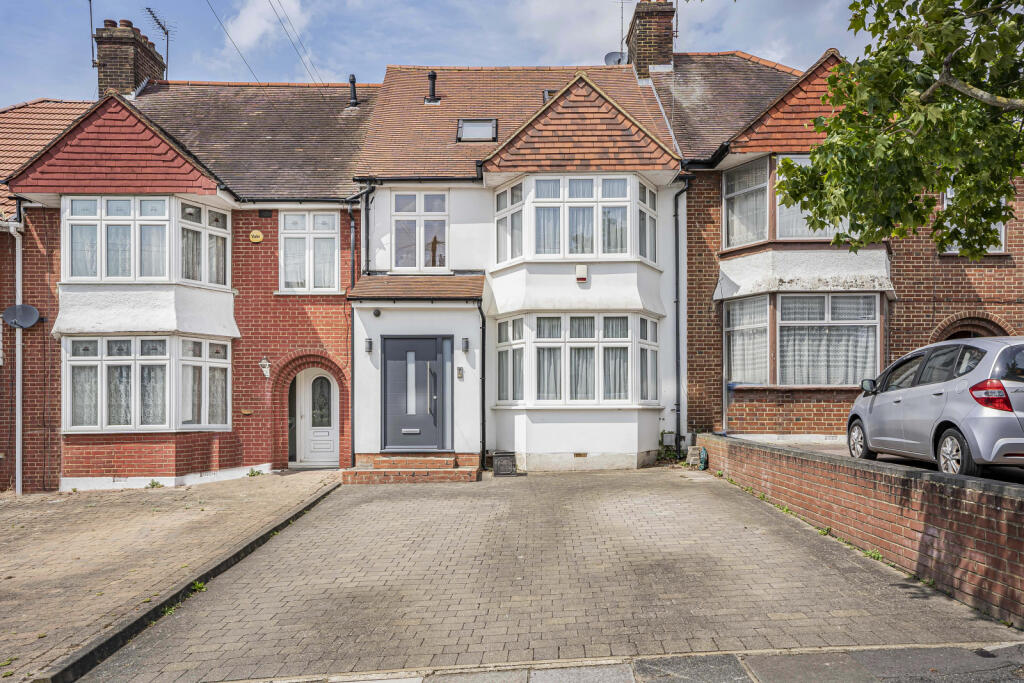 Main image of property: Chase Way, N14 5DH