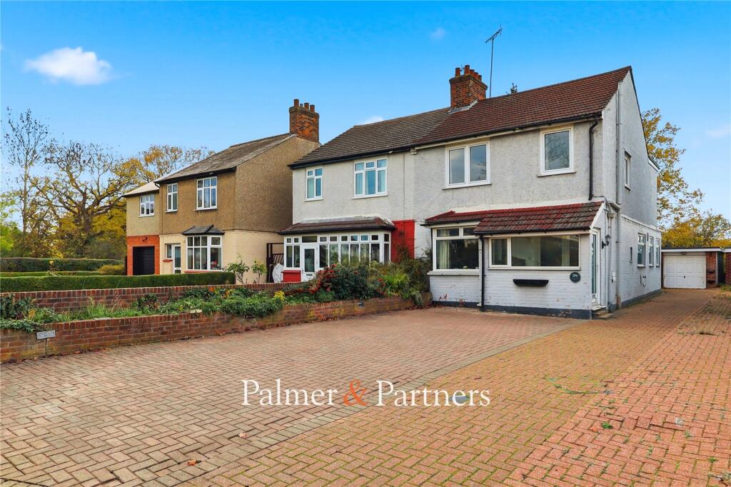 Main image of property: Galleywood Road, Chelmsford, Essex, CM2