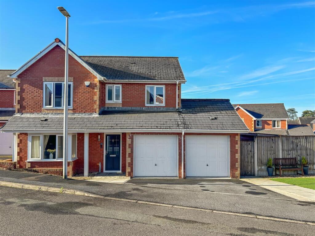 Main image of property: Clos Emily, Cross Hands, Llanelli