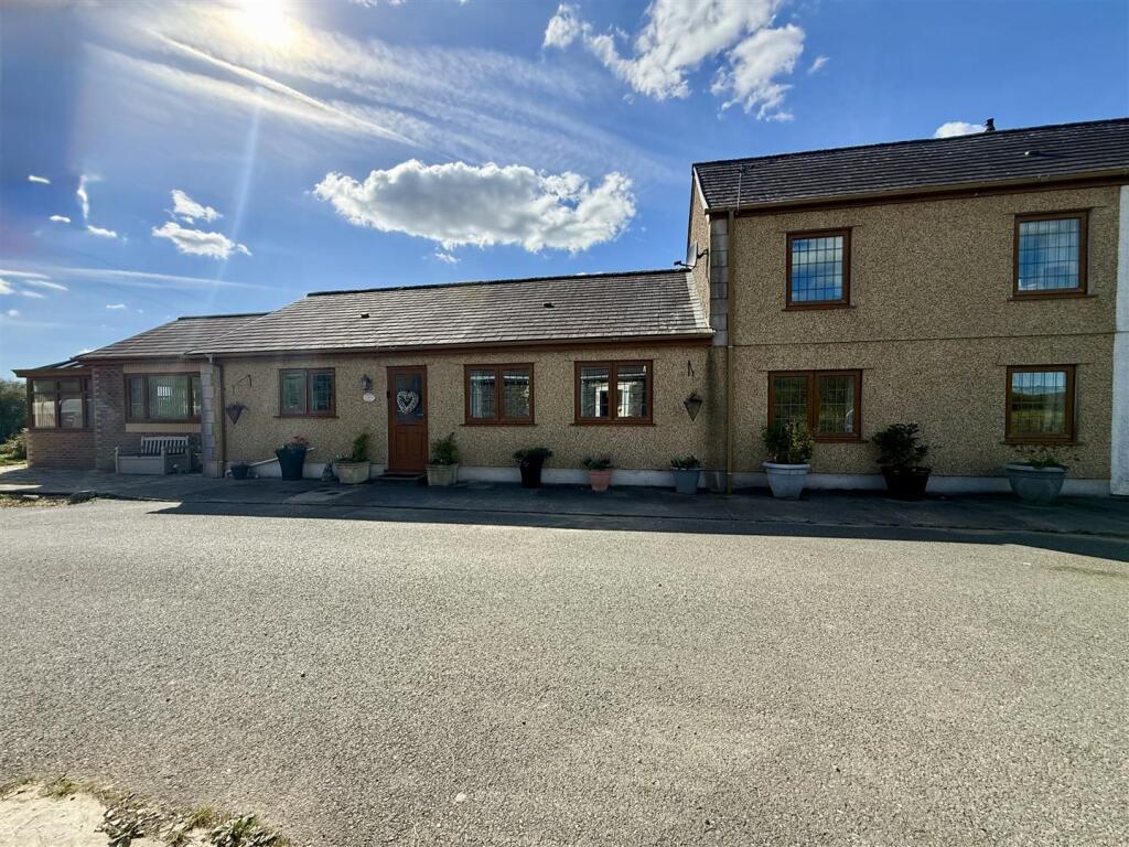 Main image of property: Carmarthen Road, Pontarddulais, Swansea
