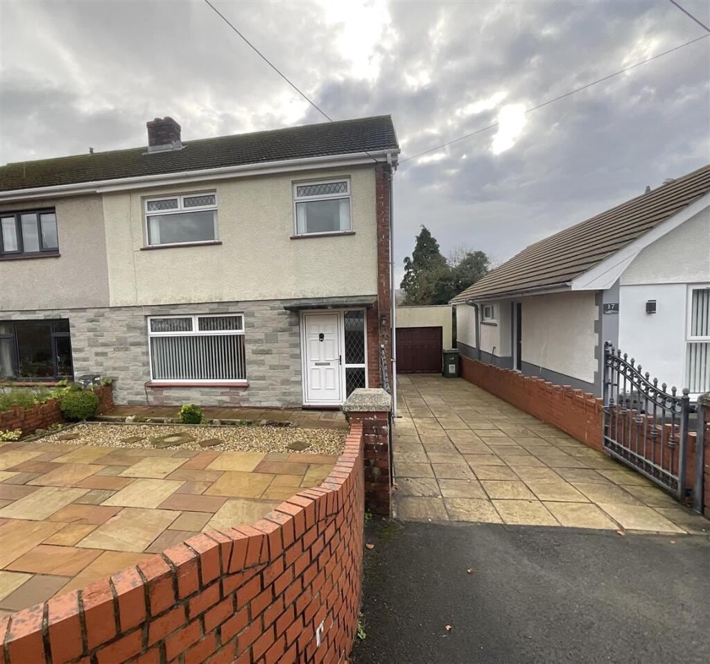 Main image of property: Dwynant, Pontyates, Llanelli